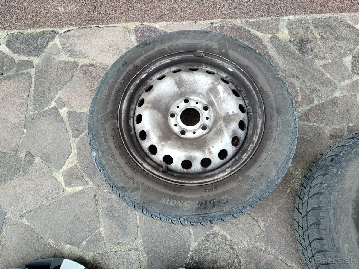 Predám plechové disky + puklice (4 ks) - 9