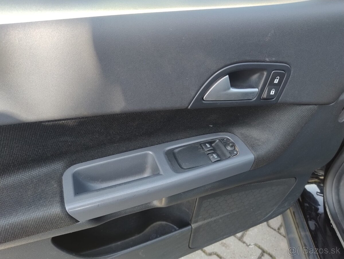 Volvo C30 D2 Kinetic, 84 kW, 6-st. manuál - 9