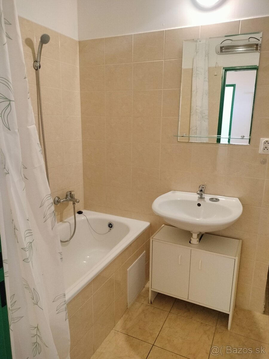 Garsónka na prenájom, pri SPP - 9