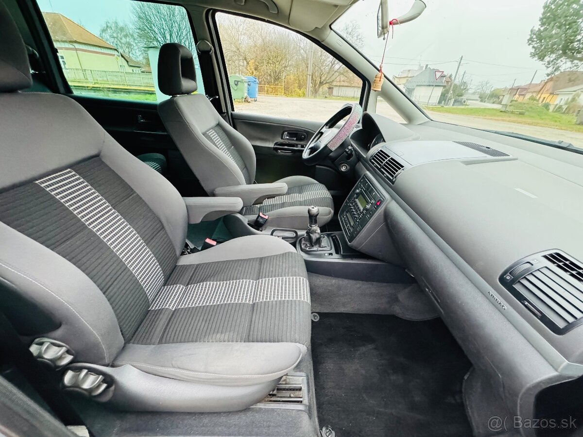 Volkswagen Sharan 4motion 1.9tdi 7 miestny - 9