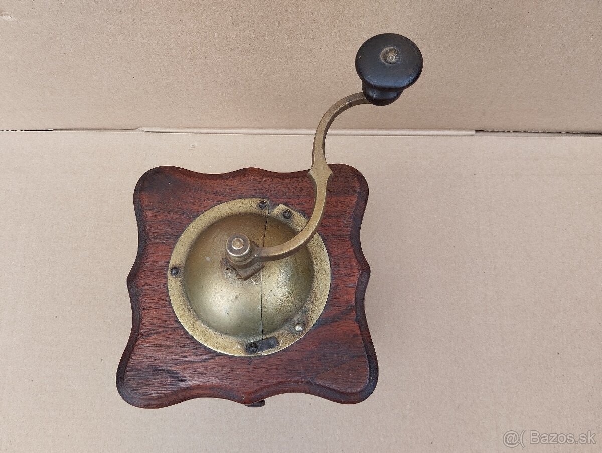 Starý mlyncek na kavu se štítkom - 9