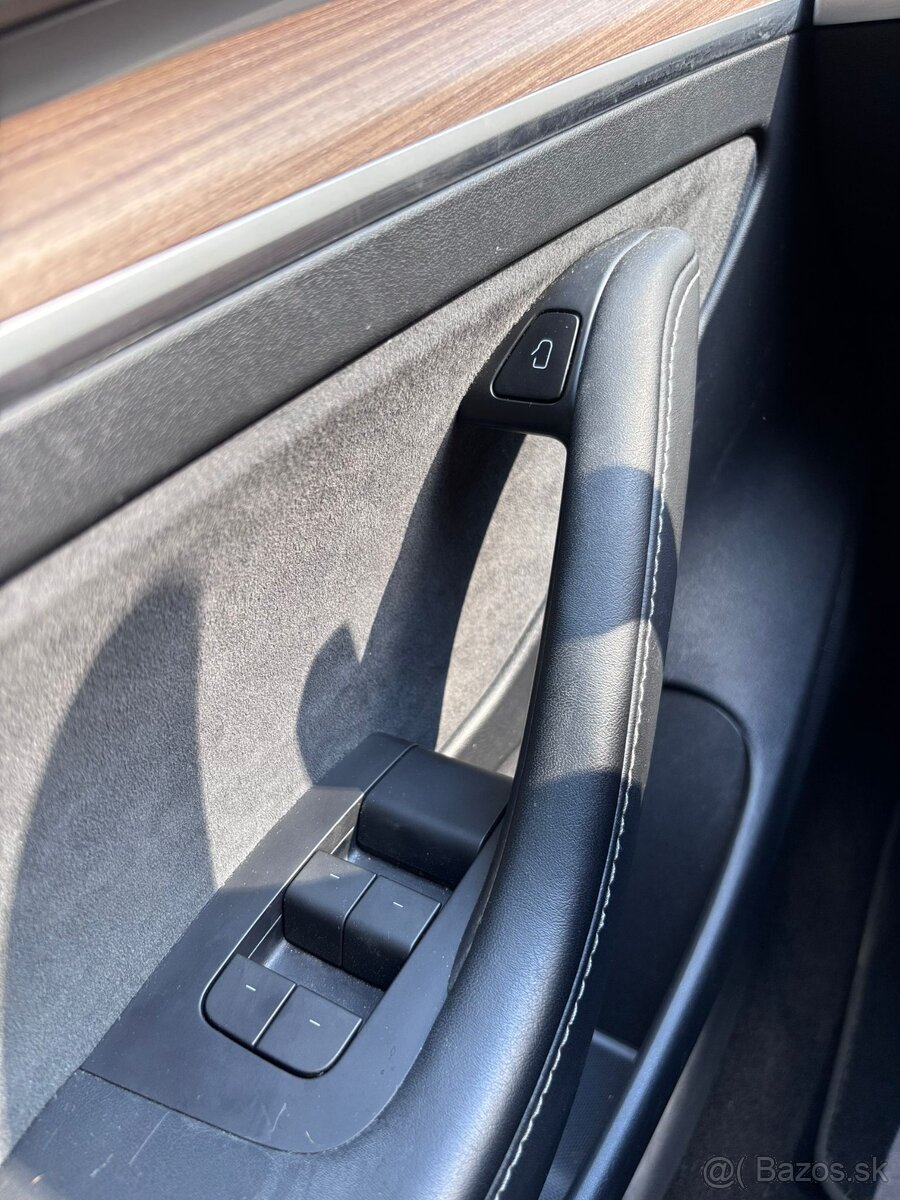 Tesla model 3 RWD 5/2023 - možný odpočet DPH - 9