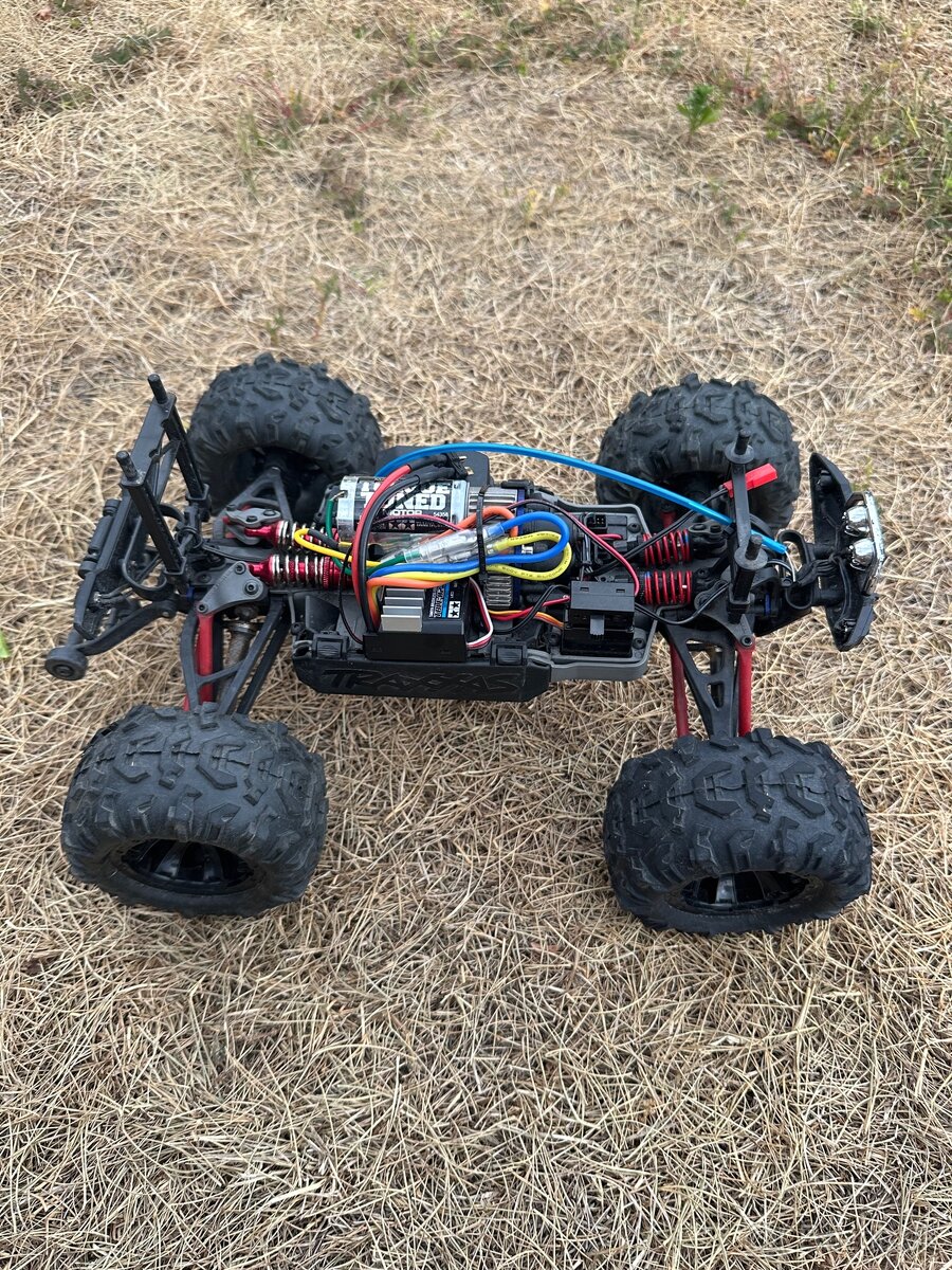 Traxxas summit 1:16 - 9