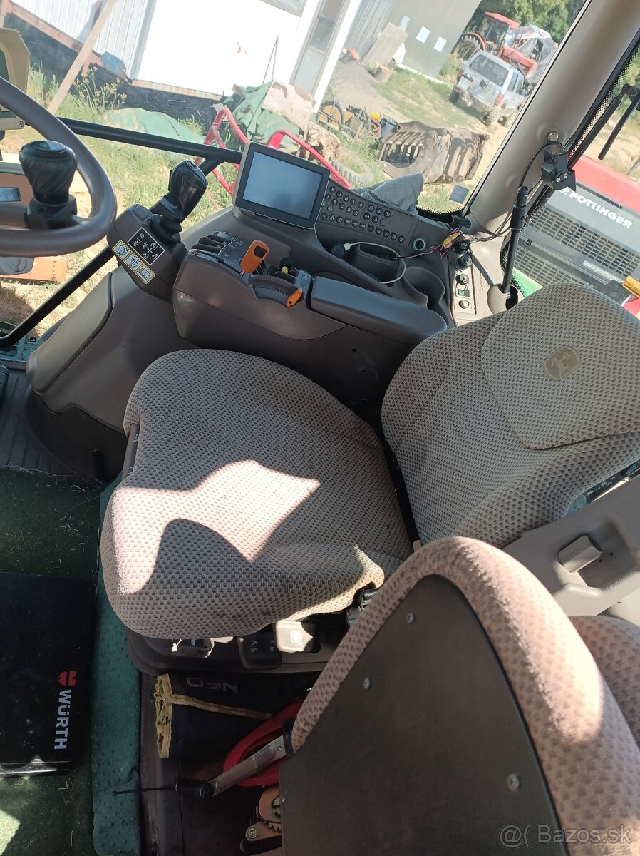 traktor John Deere - 9