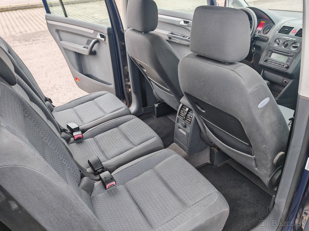 Volkswagen Touran 1.6 FSI - 9