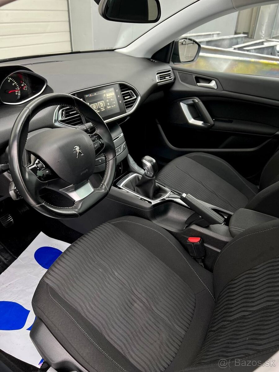 PEUGEOT 308 KOMBI 1.2 PURETECH 110 MANUÁL 2015 BEZ POŠKOZENÍ - 9