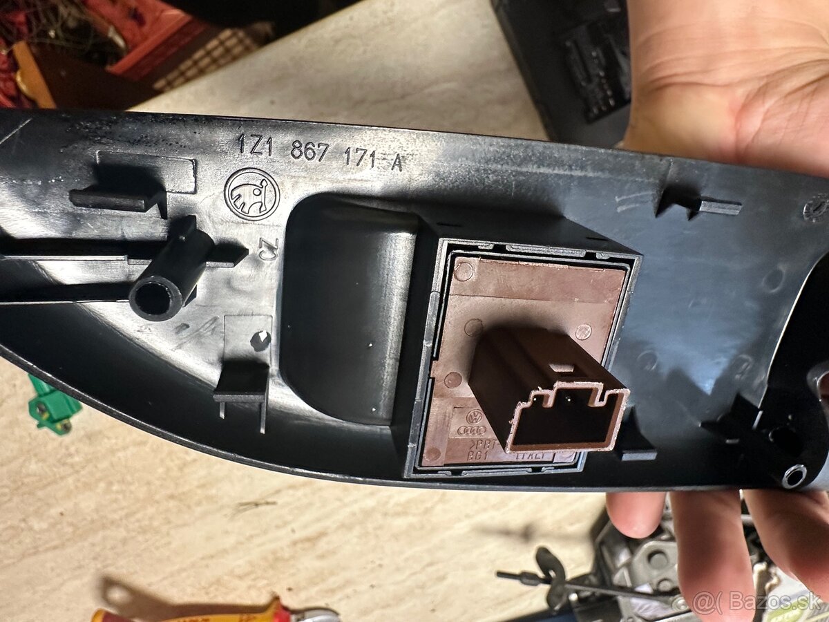 Predám náhradné diely octavia 2 facelift 2010 - 9