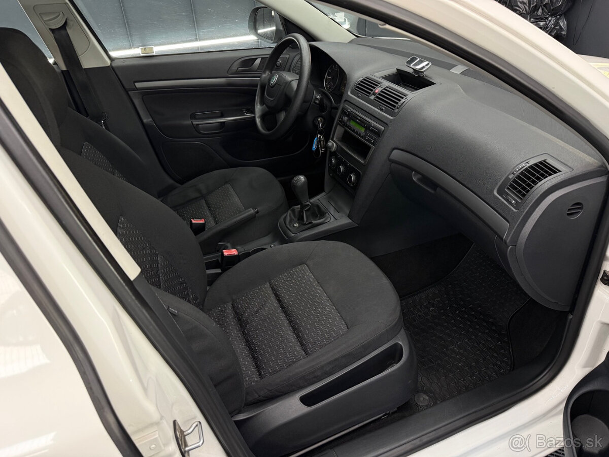 Škoda Octavia 1.6 MPI Family - 9