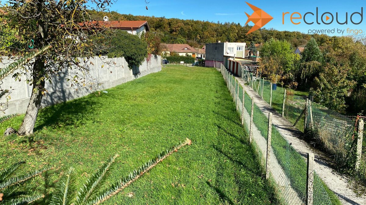 Stavebný pozemok v obci Častá – Zámocká ulica, len 1 km od h - 9