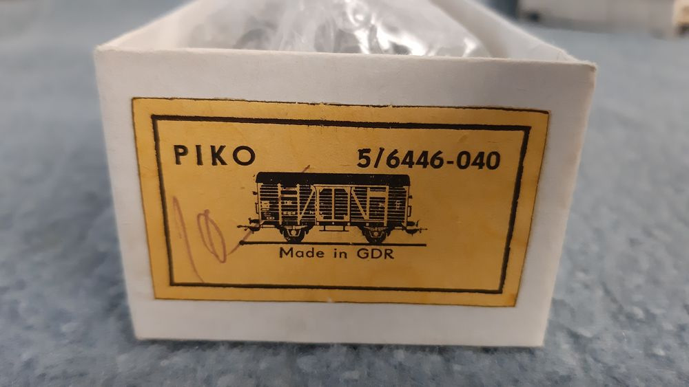 Vláčiky - model krytého vozňa B PIKO H0 - 9