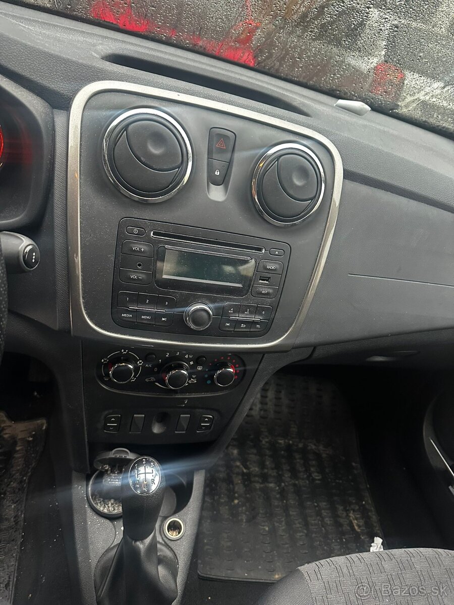 DÁCIA SANDERO 1,2 BENZÍN 4 VALEC ROK 2015 KLIMA - 9