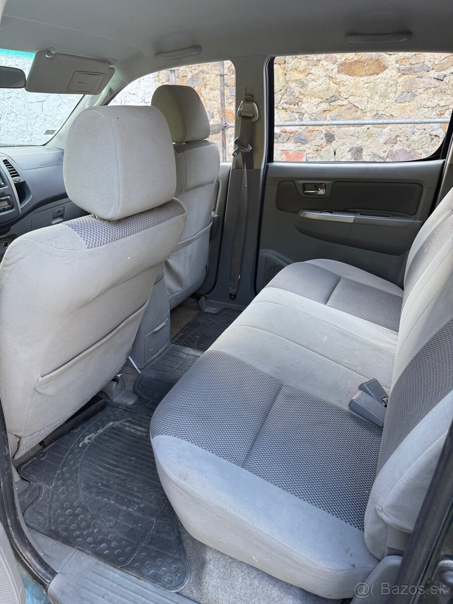 Predam Toyotu Hilux - 9