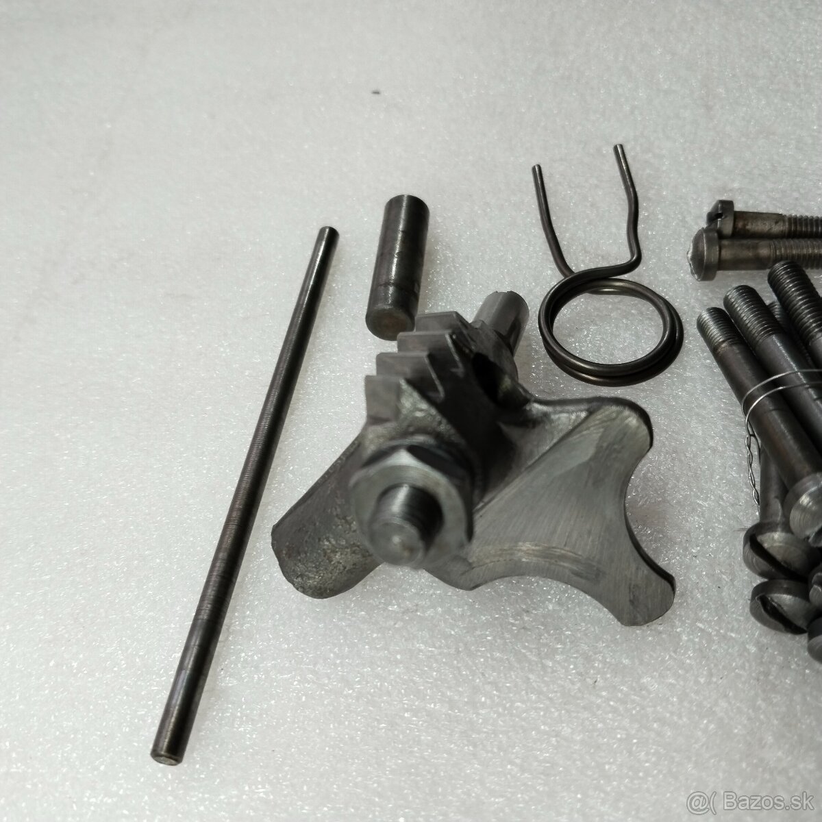 MANET 90 ŠROUBY MOTORU ORIGINÁL - 9