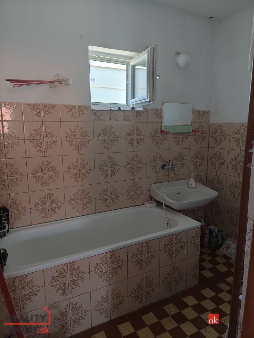 Na predaj rodinný dom, Kolta - 9