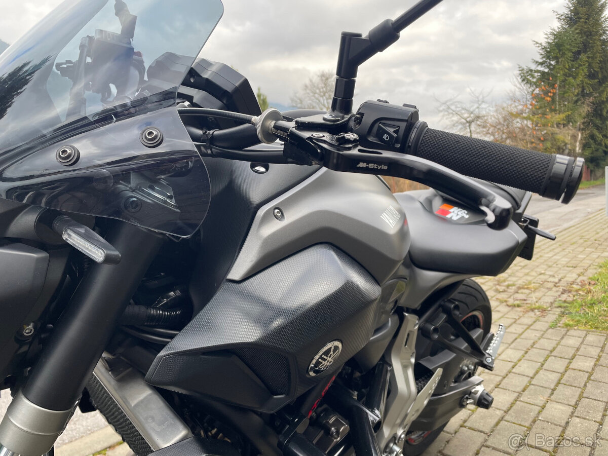 YAMAHA MT 07 - 9