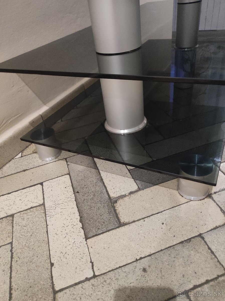 Stolík pod televízor - 9