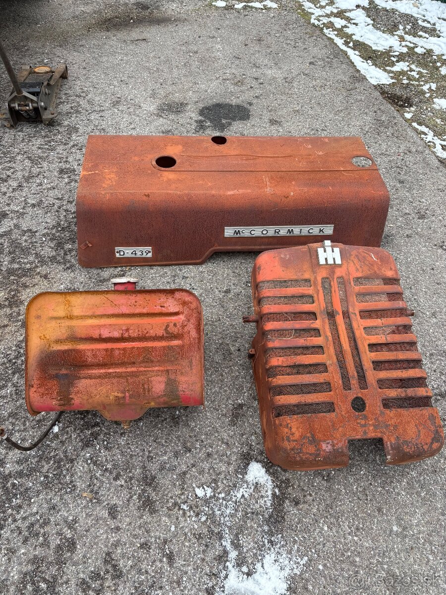 Traktor McCormick v rozobratom stave, aj doklady - 9