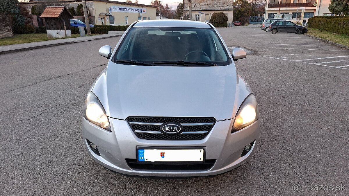 Kia Ceed 1.6 CRDi MAXIMÁLNE ZACHOVALE - 9