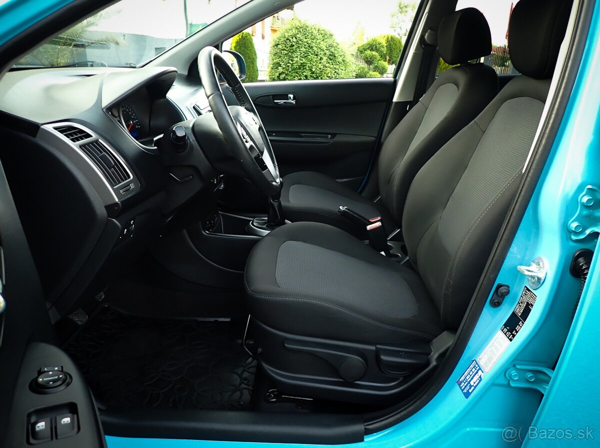 HYUNDAI i20 1.25 benzin - 83tis km-2014-LED-KLIMA-VYHREV SED - 9