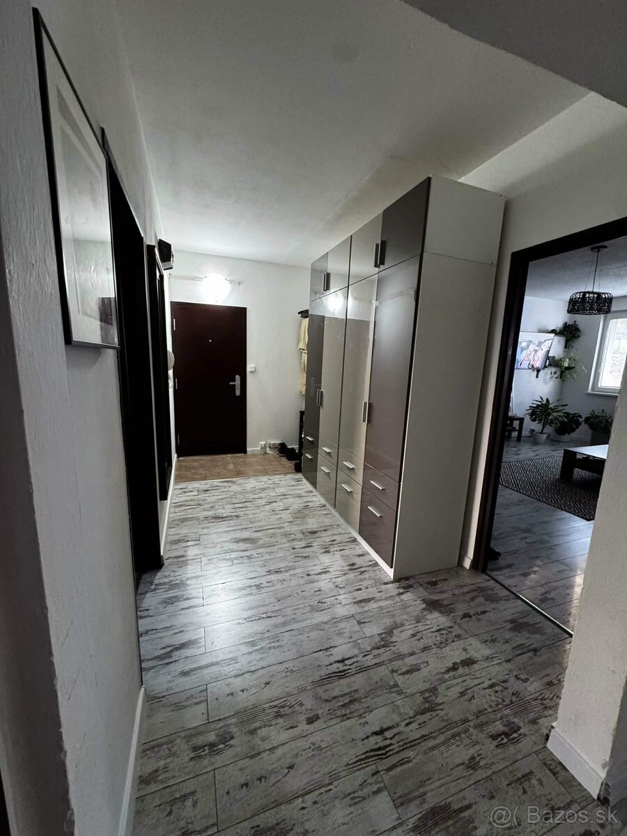 Na prenájom 3-izbový byt - Vráble - 9