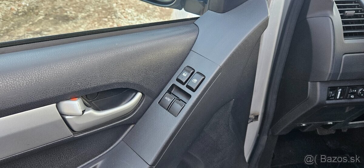 Isuzu D-max Double Cab Custom 4WD A/T - 9