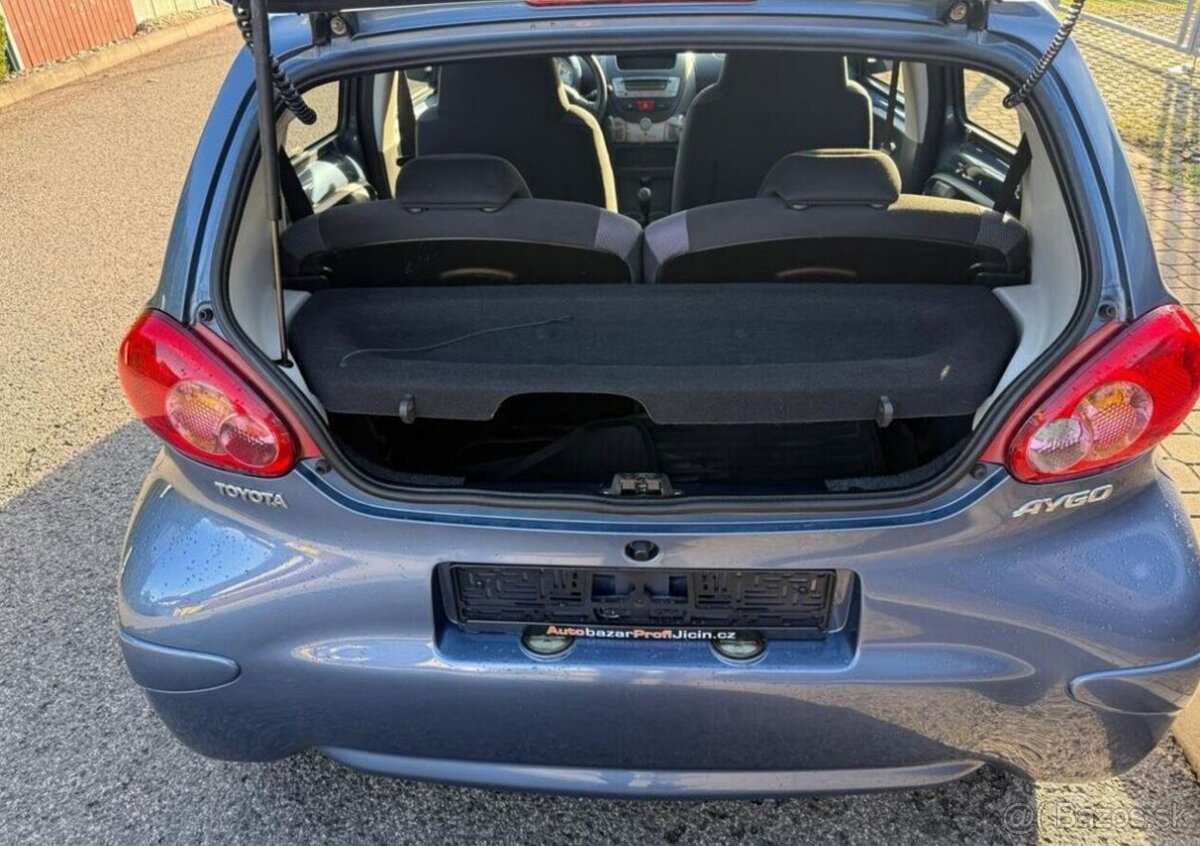 Toyota Aygo 1,0 i klima serviska nová STK benzín manuál - 9