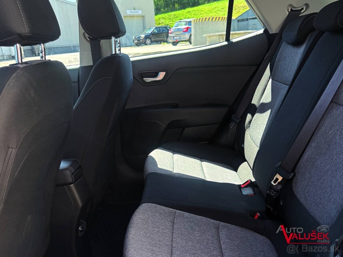 Kia Stonic 1.2 DPi, manuál, Silver + Silver Pack - 9