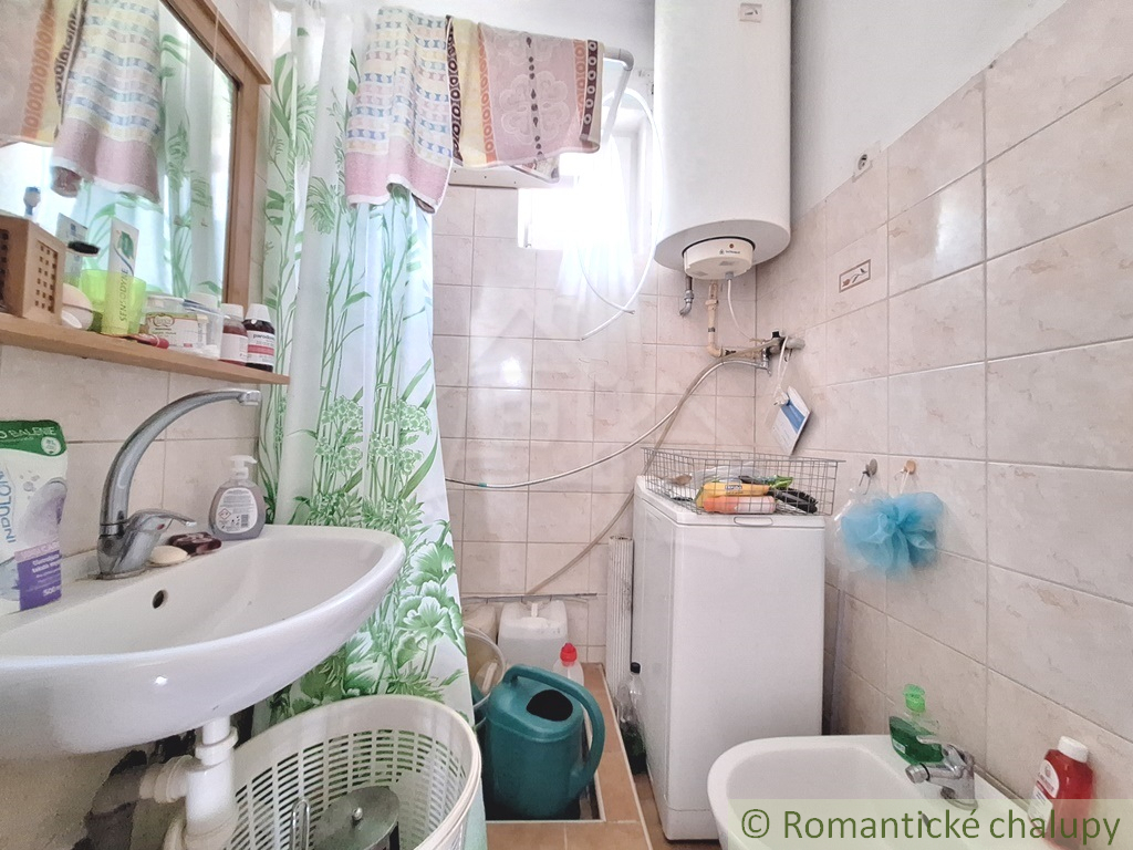 Ihneď obývateľný rodinný dom na rozľahlom pozemku na okraj - 9