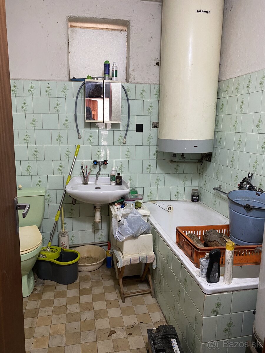 Rodinný dom s garážou v obci Jasov - 9