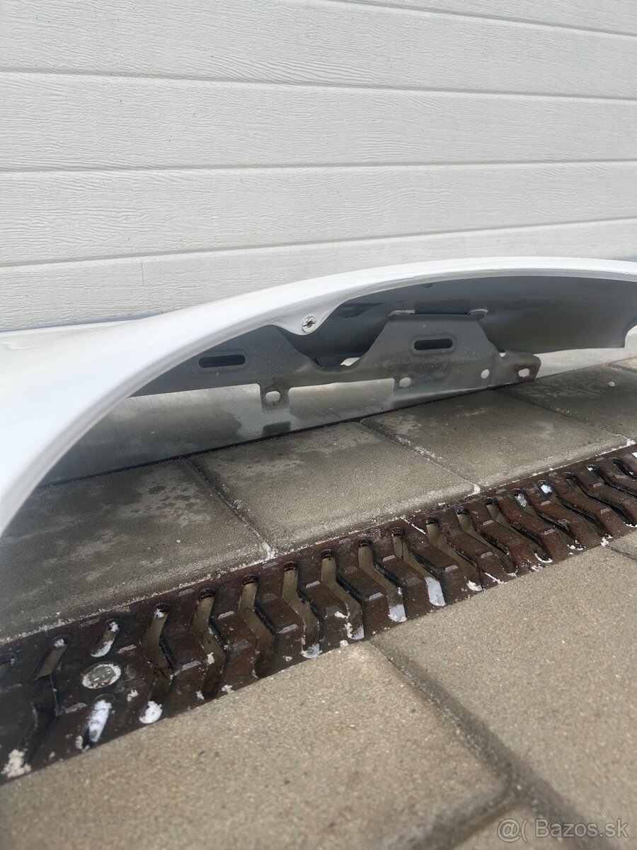 Predny blatnik VW Golf 5 variant biela LR9A - 9