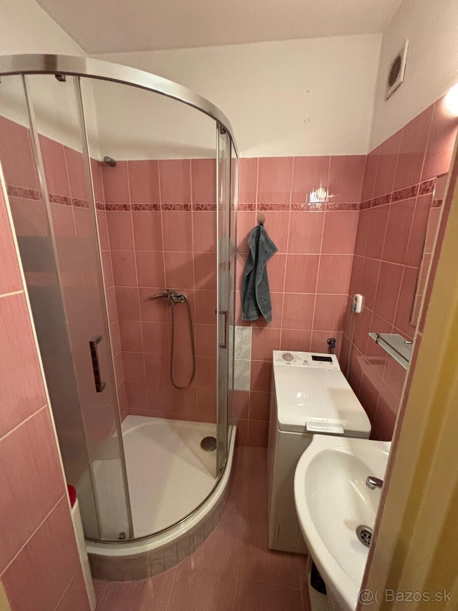 Predám 2-izbový byt v Brezne - 9