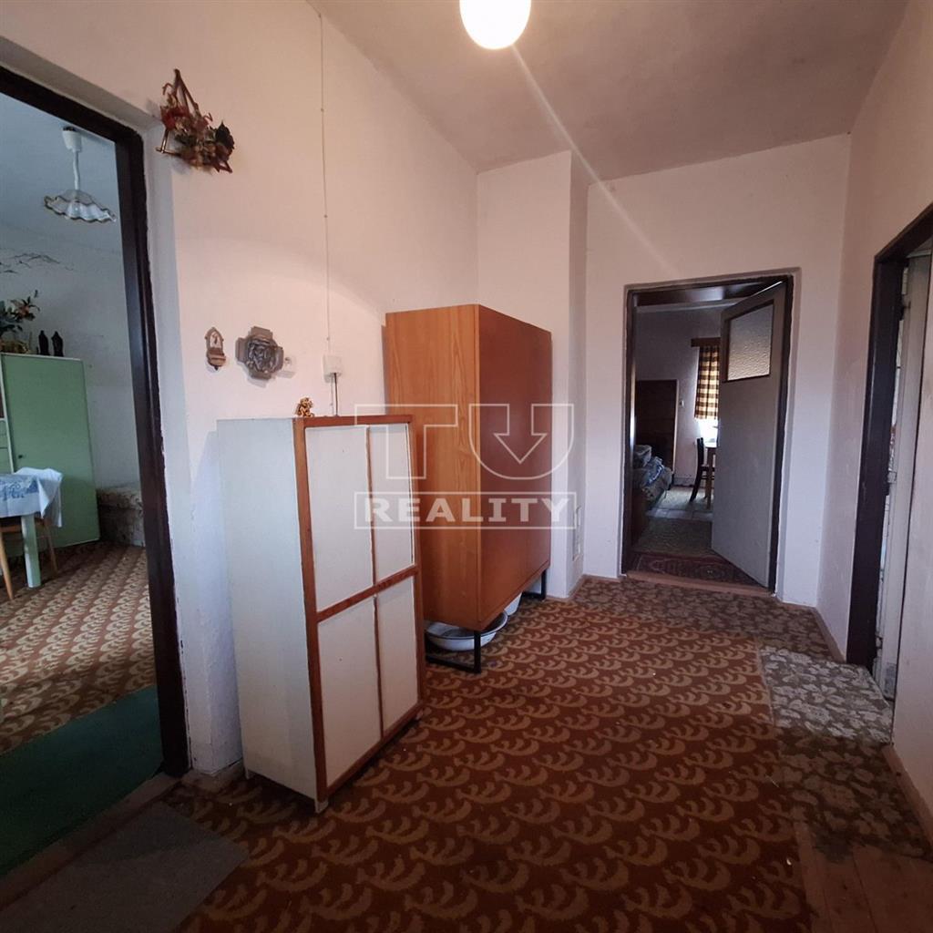 NA PREDAJ RODINNÝ DOM V TICHEJ ULICI, DOMANIŽA, 411 M2 - 9