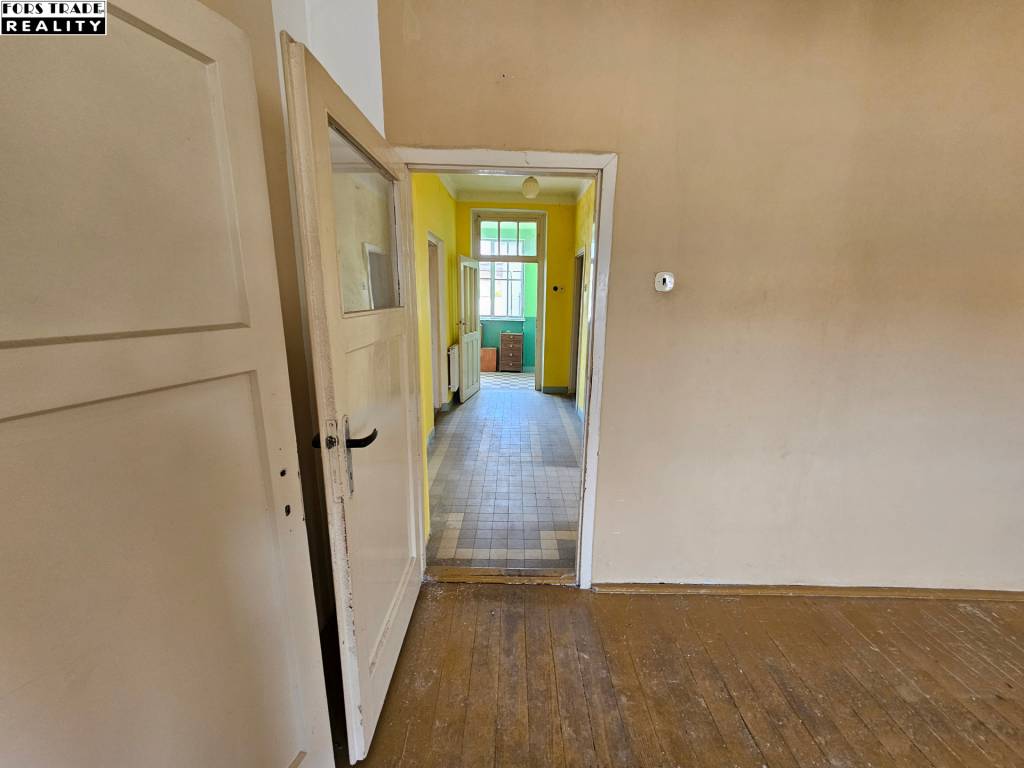 Predáme rodinný dom vo Váhovciach na rožnom pozemku - 9