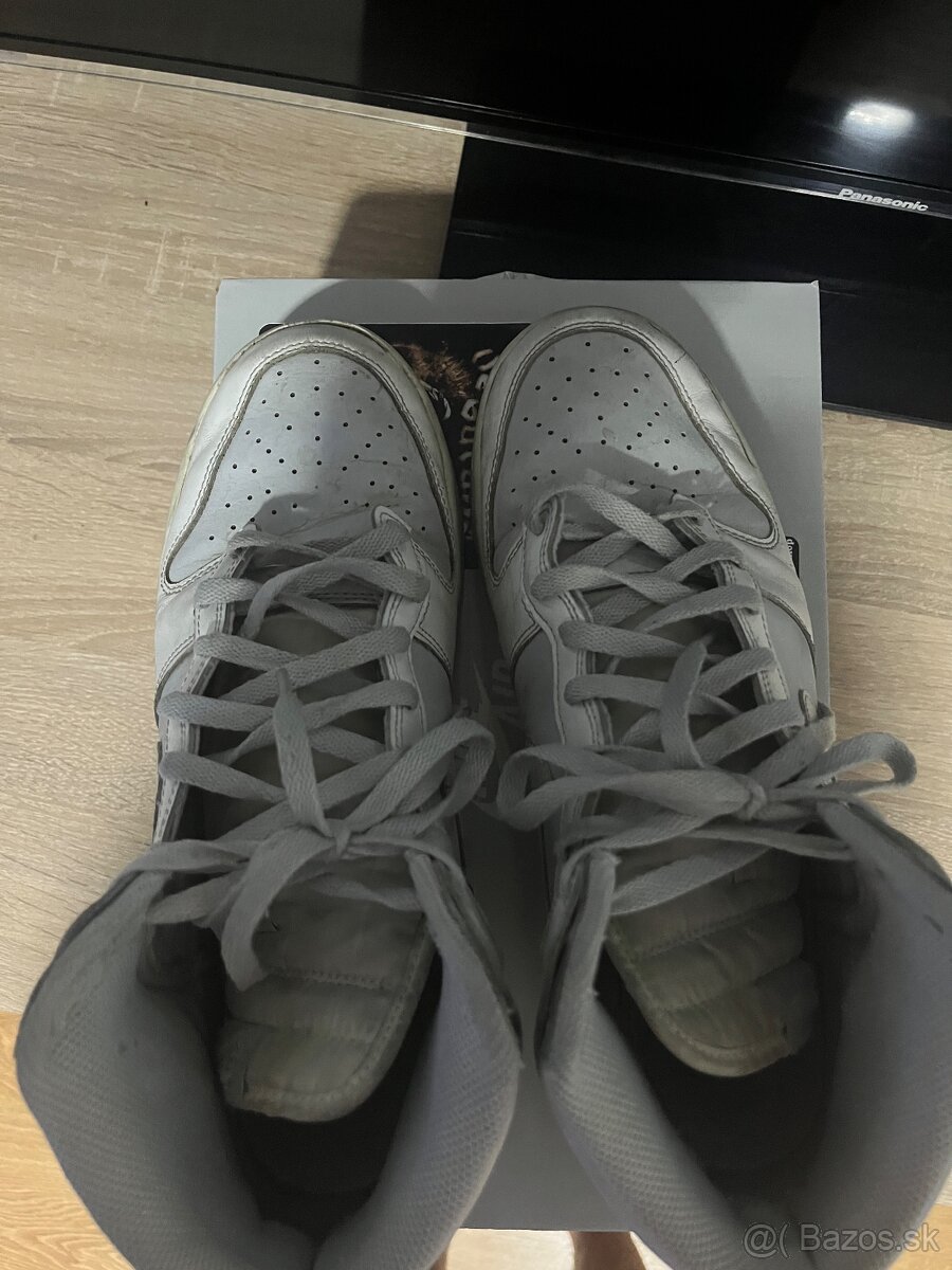 Predavam tieto topanky - 9