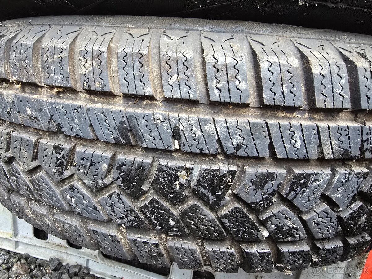 Nove Zimne pneu s diskom origi honda 205/70 R15, 5x114,3 - 9