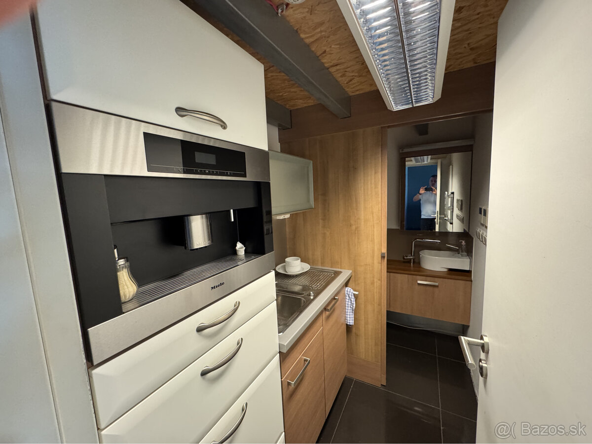 Prenájom prízemného obchodného priestoru 99 m² vo frekventov - 9