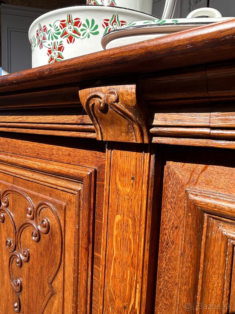 Starožitná komoda - 9