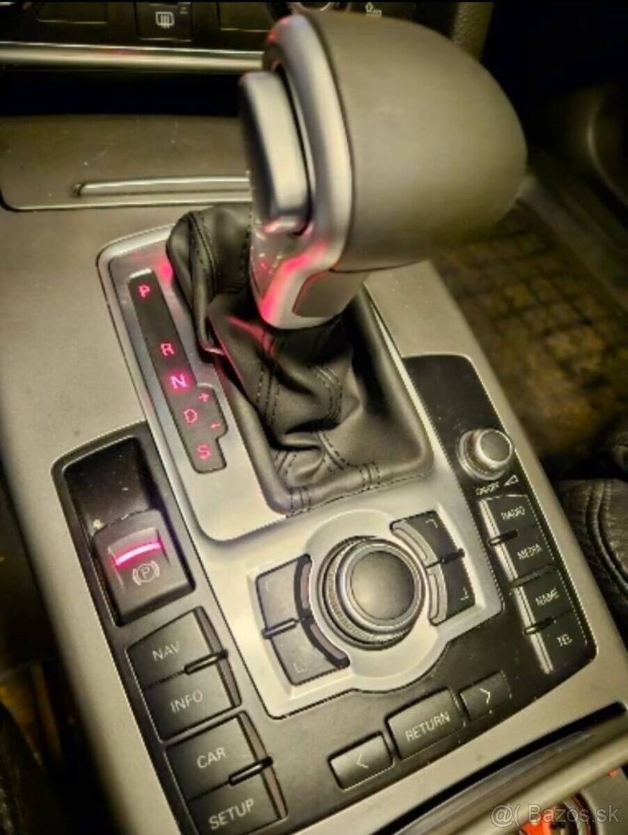 RAMIK NA STREDOVY PANEL AUDI Q7 AUDI A6 C6 - 9