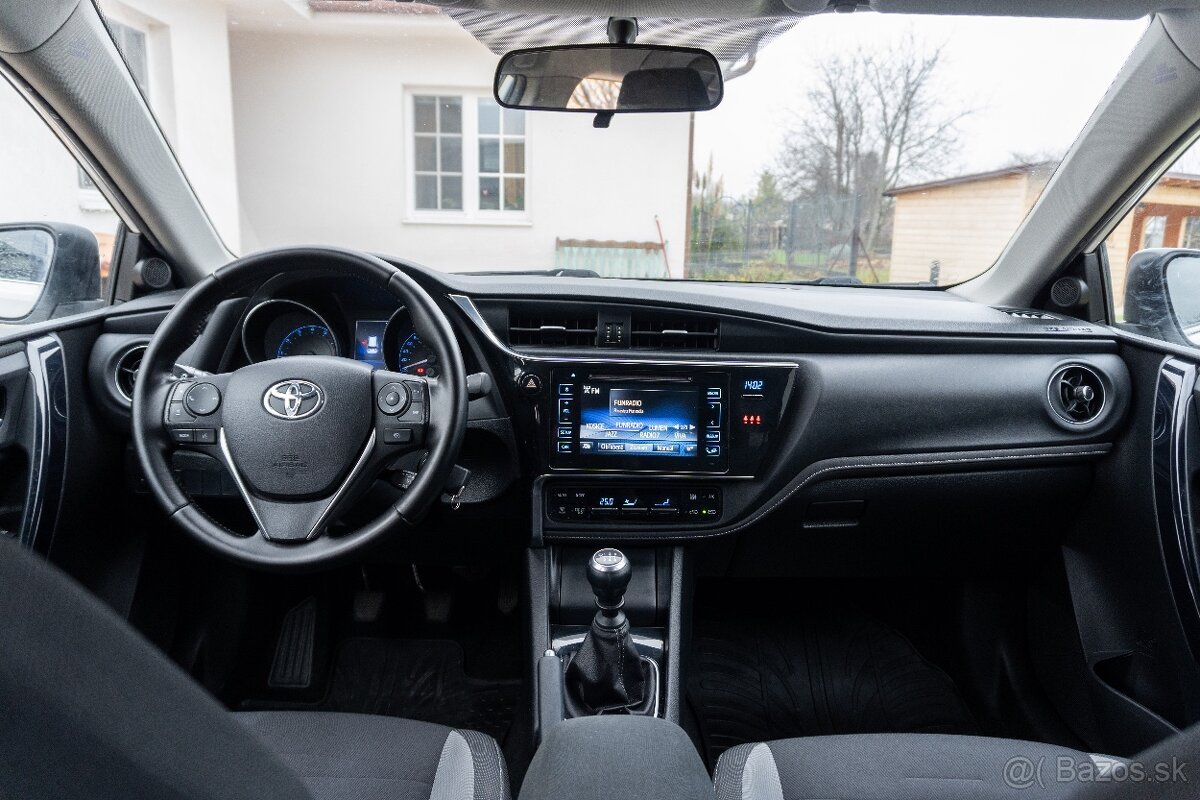 Toyota Auris Touring Sports 1.6 benzín - 9