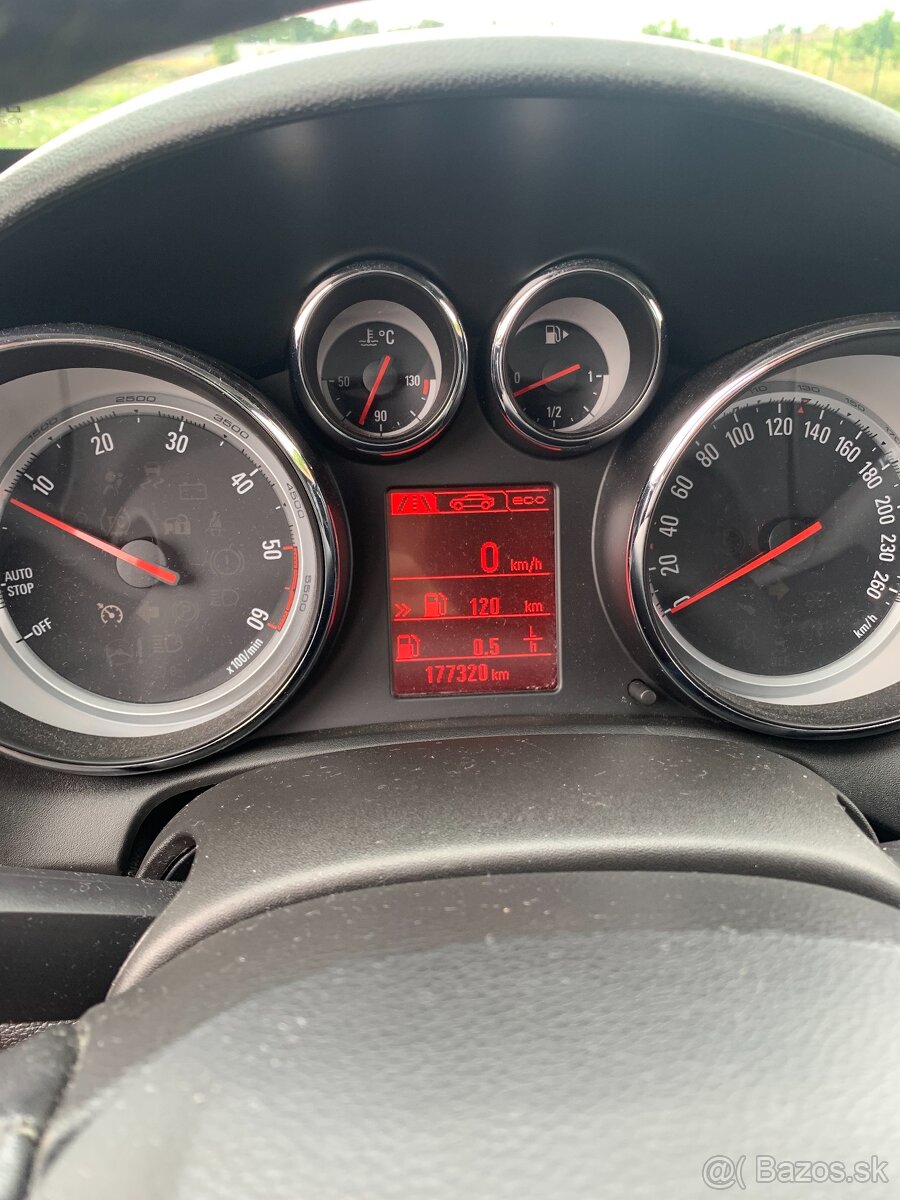 Predám Opel Astra Tourer Combi 1.6CDTi - 9