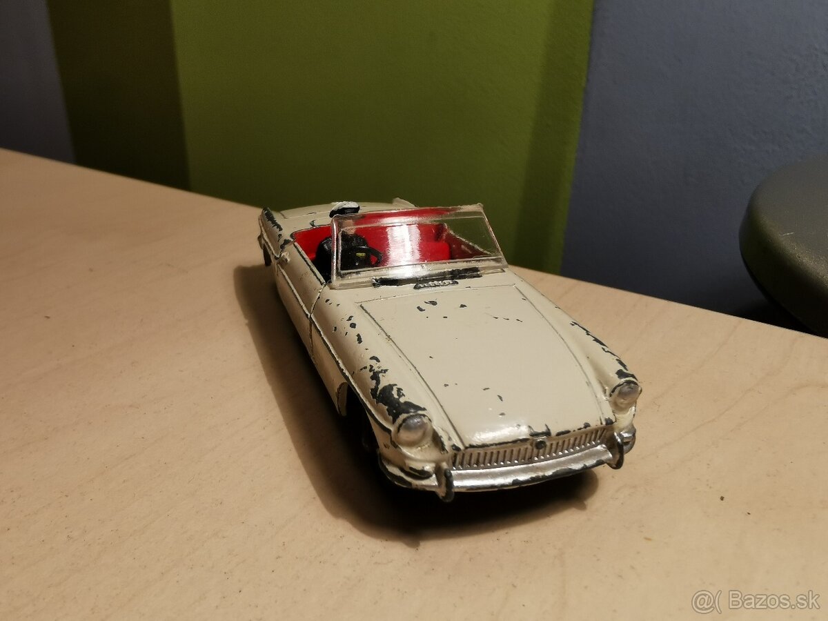 Dinky toys MG - 9