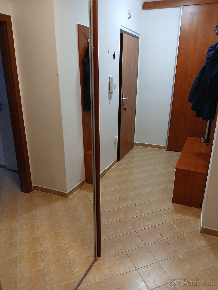 Prenajmem 2-izbový byt Sihoť I. TN - 9