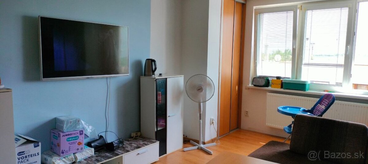 ČERVENÍK Na Predaj 2-podlažný RD s možnosťou autoservisu - 9