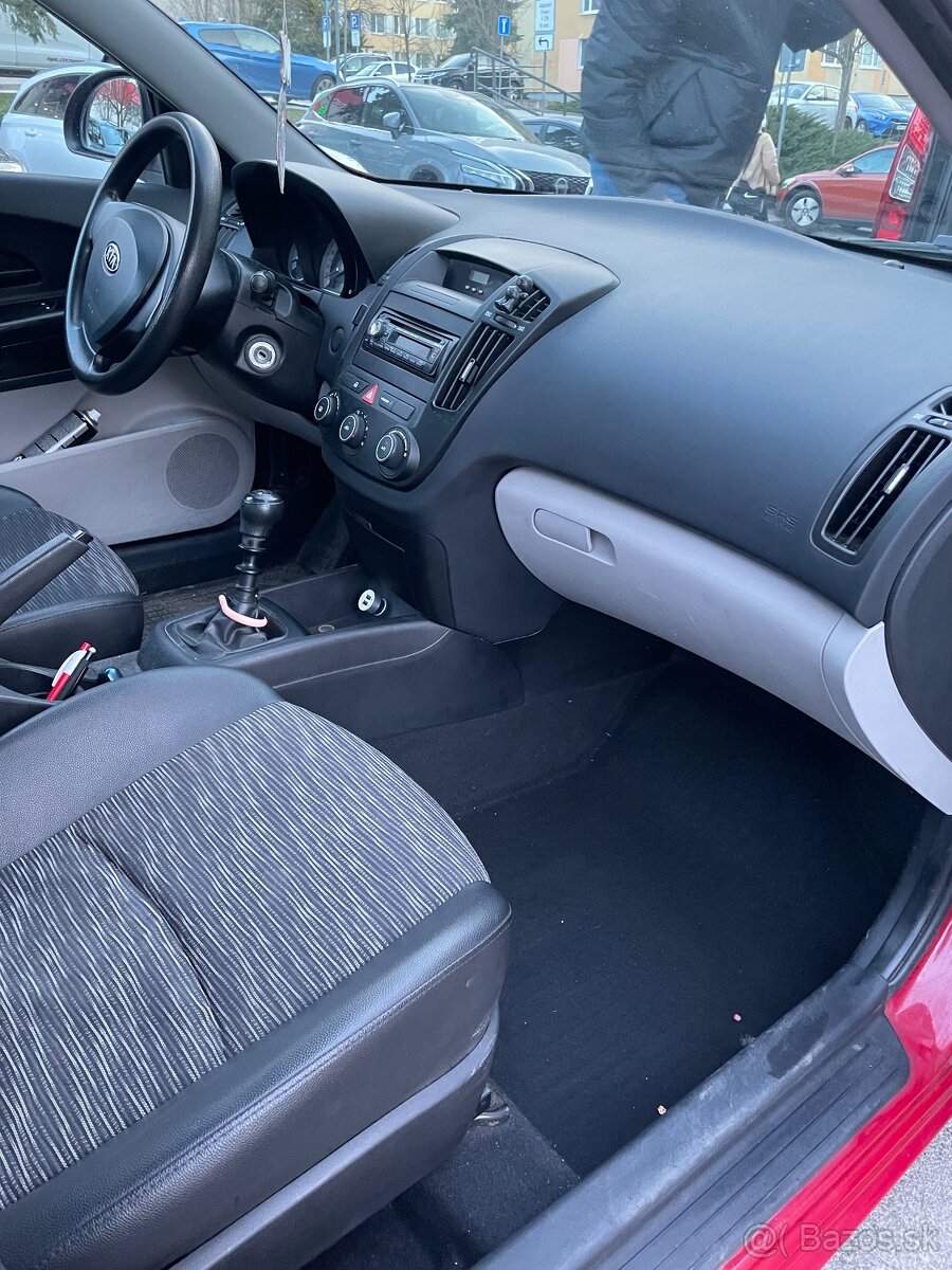 Predám KIA Ceed 1.4 MPI ( 77 kw ), 1. majiteľ - 9