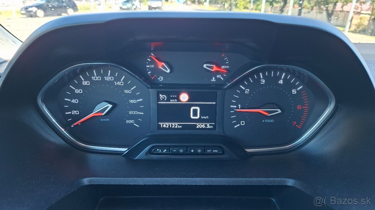 Peugeot Rifter 1.2 PureTech (7-miestny - krátky) - 9