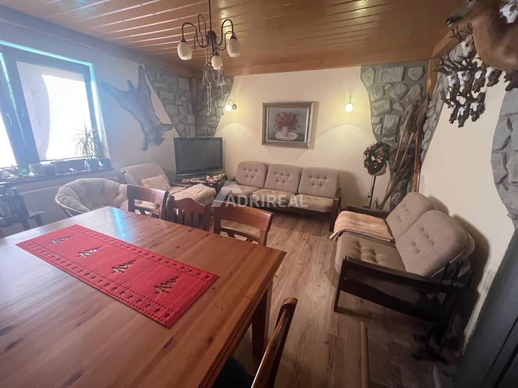 PREDAJ: Rodinný dom-chata, 639 m2; Dolná Bzová-Podkriváň, 18 - 9