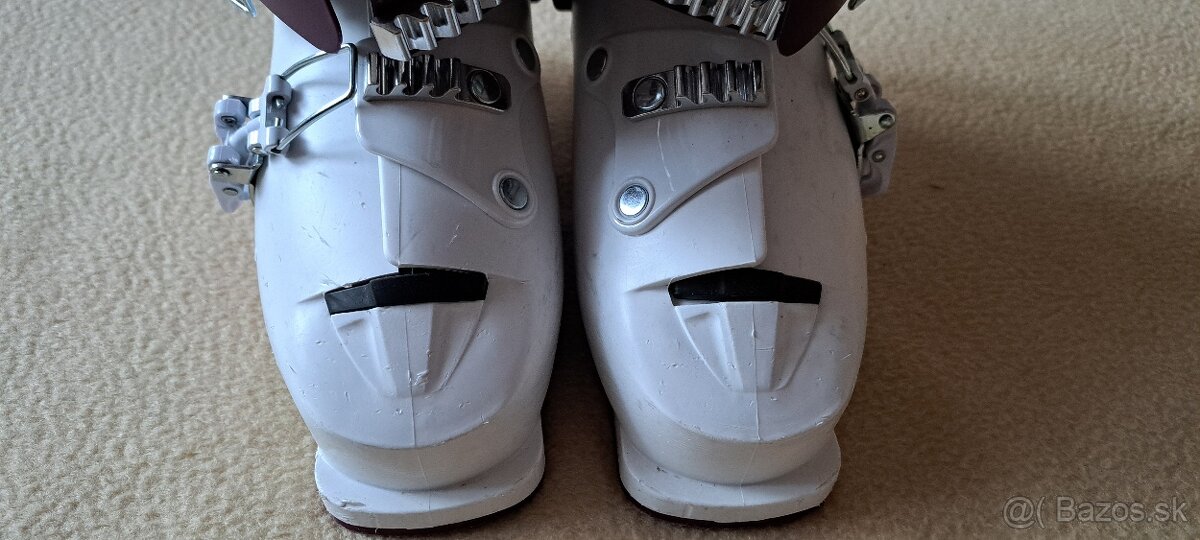 Dievčenské lyže, lyžiarky, palice a helma - 9