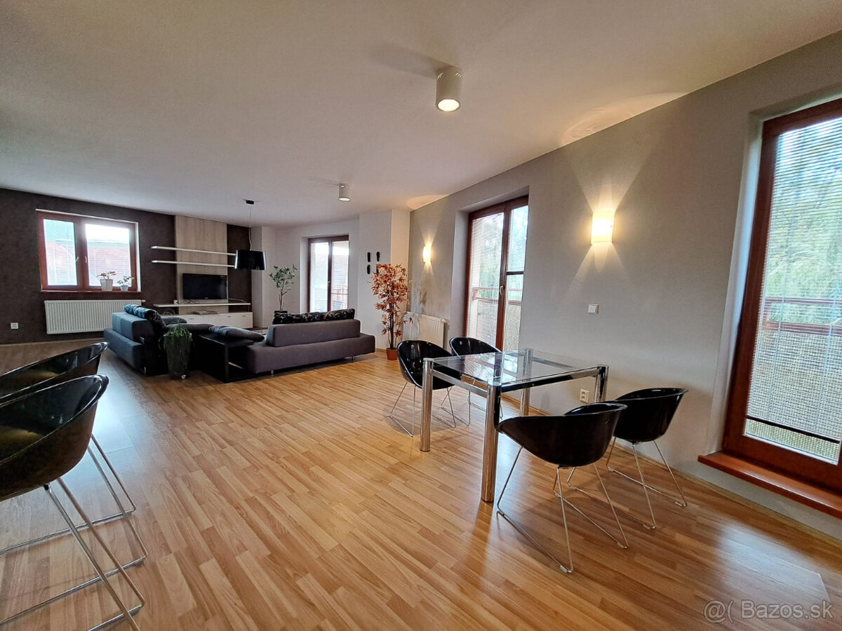 Na krátkodobý prenájom priestranný 2-izbový byt v centre PP - 9