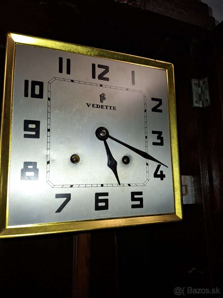 Predám funkčné polbicie starožitné nástenné hodiny VEDETTE F - 9