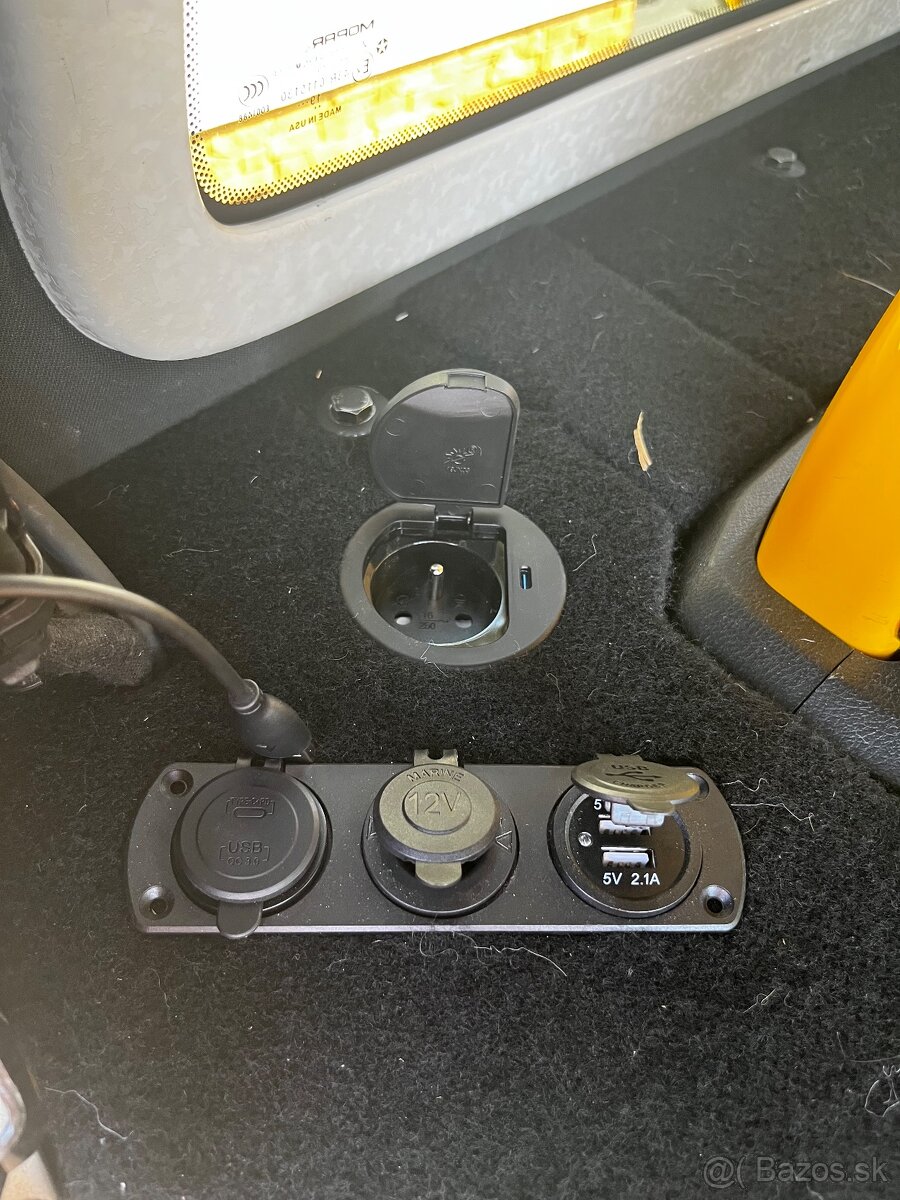 Jeep Wrangler - zásuvkový systém - 9